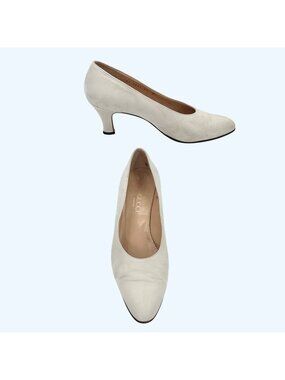 VINTAGE GUCCI IVORY ITALIAN LEATHER HEELS PUMPS SZ 38 B (8) FIT LIKE 7